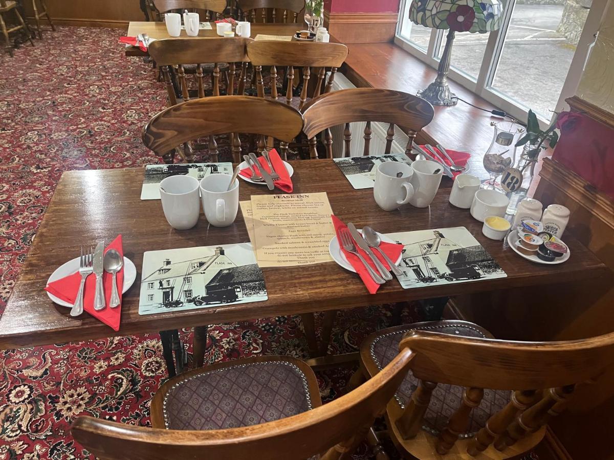 The Flask Inn Robin Hood's Bay Bagian luar foto