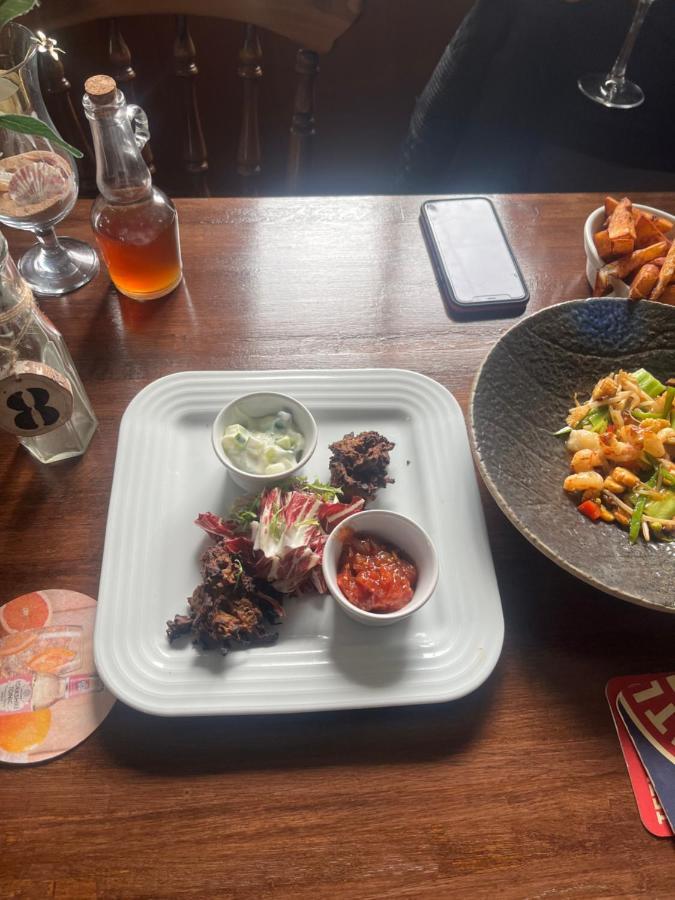 The Flask Inn Robin Hood's Bay Bagian luar foto